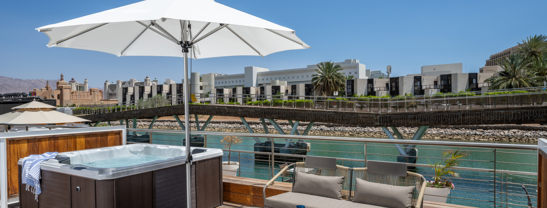 palmajunior-garden-with-jacuzzi10305smalldesktop