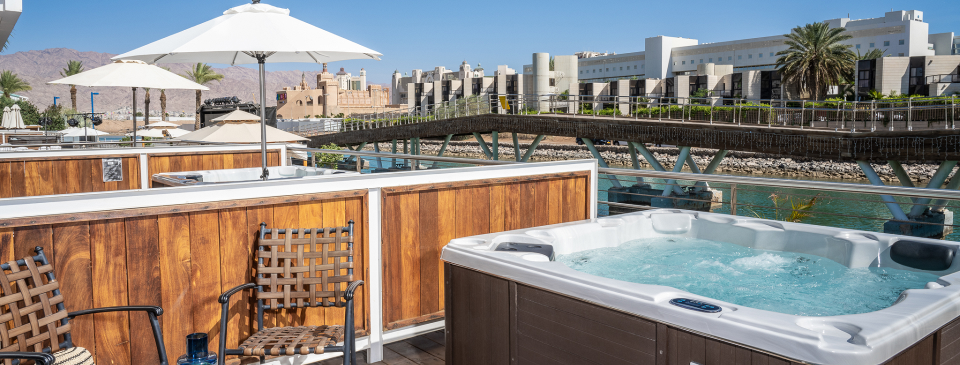 palmastandart-garden-with-jacuzzi10504smalldesk