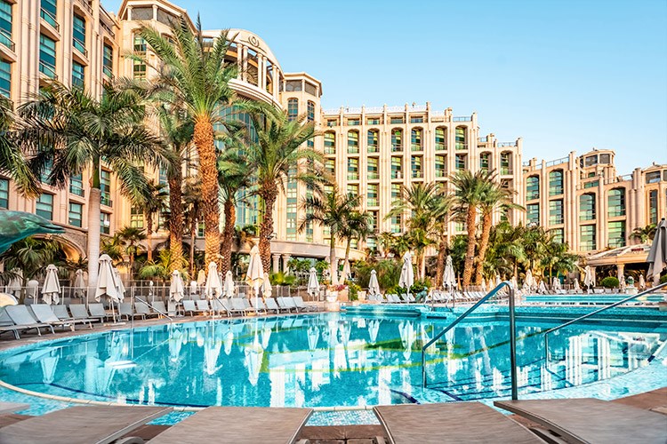 בריכת המלון